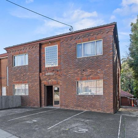 Burwood Newly Renovated 2 Bedroom Apartment Sydney Eksteriør billede